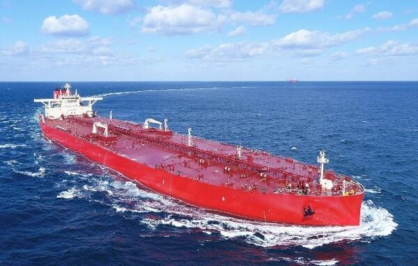 VLCC crude oil tanker